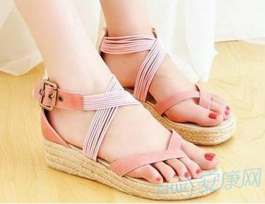 如何解读梦见凉鞋？从情绪变化来看是什么意思