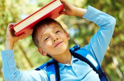 2020年腊月二十二出生的男孩五行缺木吗，如何起名？