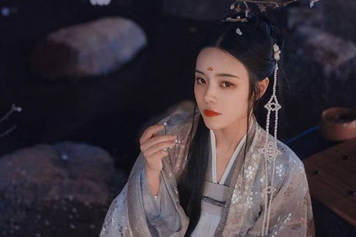 姓岑的女孩名字古风