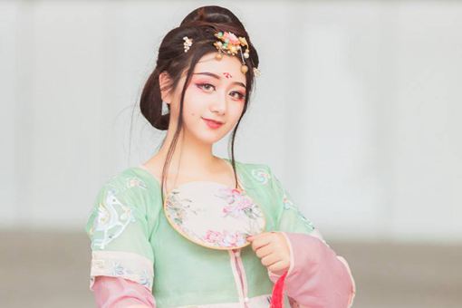 鲍姓的女孩名字 姓鲍女孩名字有诗意
