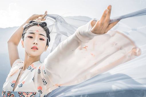 康姓女孩取什么名字?康姓女孩起名有诗意
