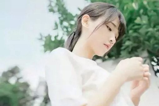 姓鲍的女孩名字简单一点的