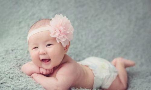 给刚出生的婴儿怎么取好名字？新生婴儿好寓意名字解析！