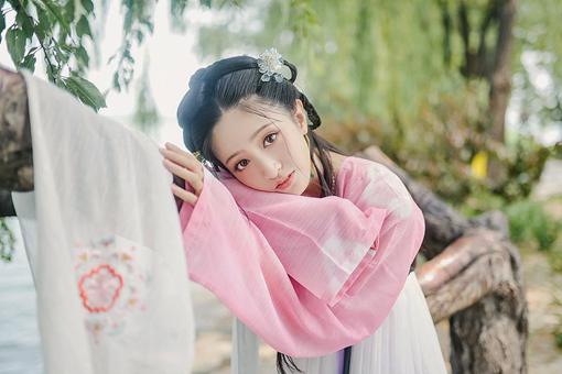 郝姓女孩简单创意名字