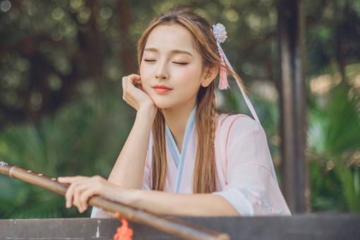 姓齐的女孩名字古风