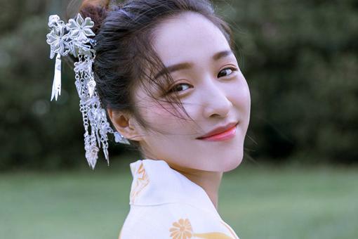 姓罗女孩子名字大全中间是欣字