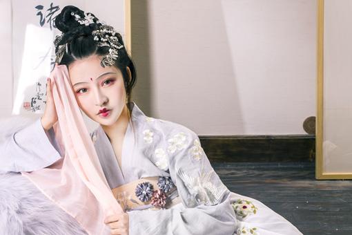 姓和女孩字诗经 和姓女孩起名诗经