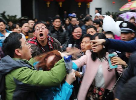 梦见死去的爷爷打我