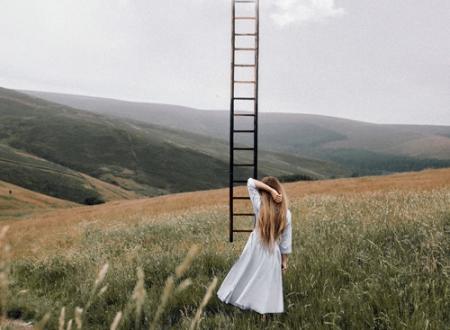 最近睡觉老是梦见死人和葬礼 晚上做梦梦到办丧事是什么意思