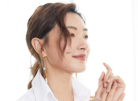 男人左眼上眼皮跳预测吉凶,男人左眼皮上跳是什么吉兆
